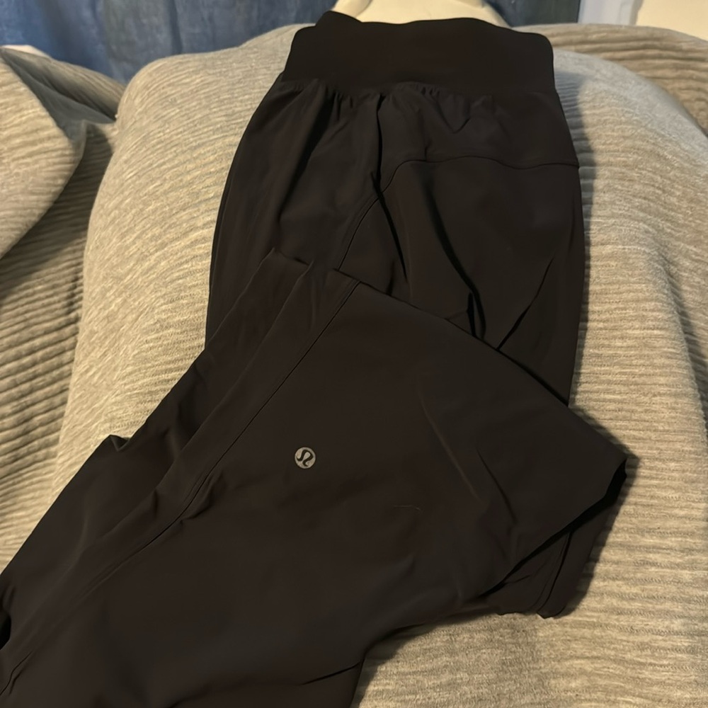 Lululemon Jogger Black, Size M, non-cuffed